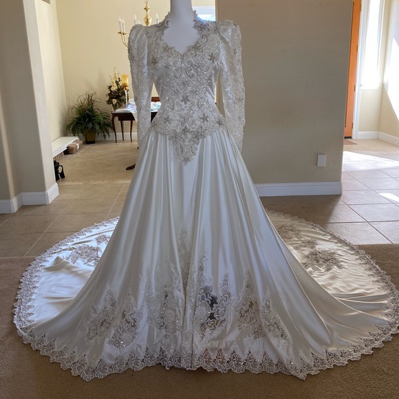 Vintage Wedding Dress - Picture 1 of 9